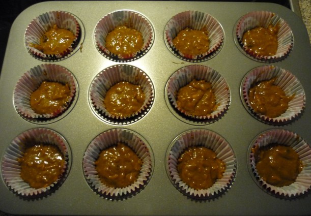 Los moldes tienen que estar hasta la mitad para que no crezcan mucho :)