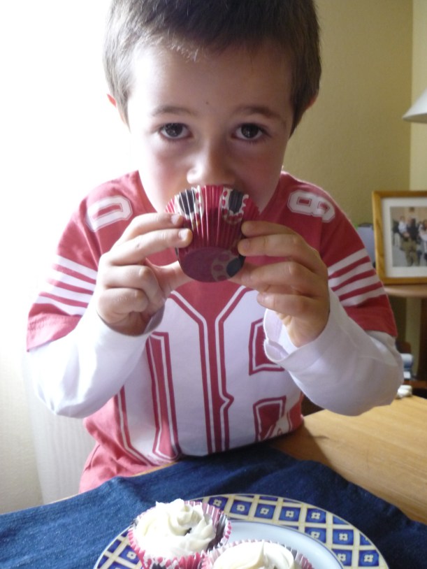 Y no podía faltar nuestro ayudante y "catador" :)