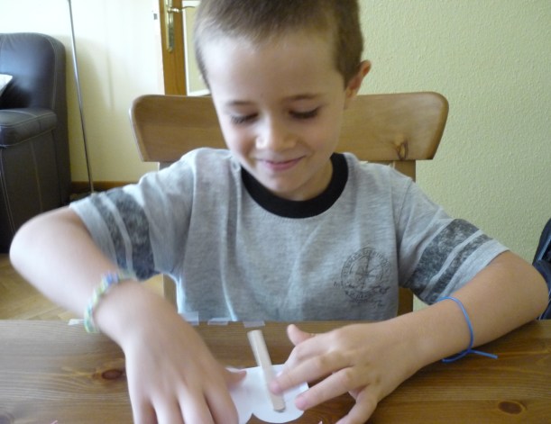 Pegamos con cinta adhesiva