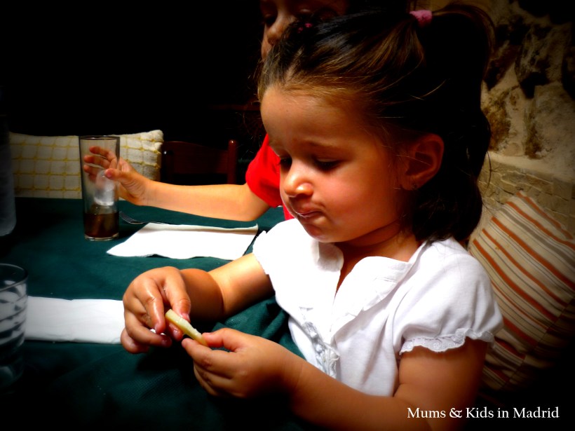 Degustando queso manchego