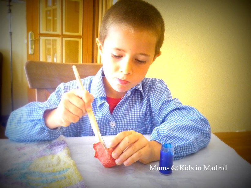 Pintamos con mucha concentración...